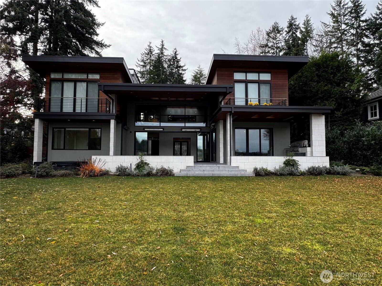 Property Photo: 4652 95th Avenue WA 98004