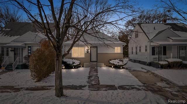 Property Photo:  6415 Plainview Avenue  MI 48228 