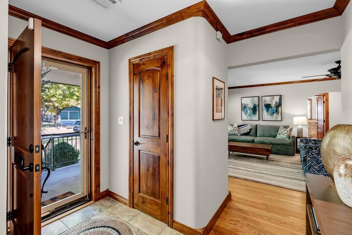 Property Photo:  233 Courtleigh St  KS 67218 