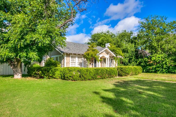 Property Photo: 321 S Adams St TX 76901