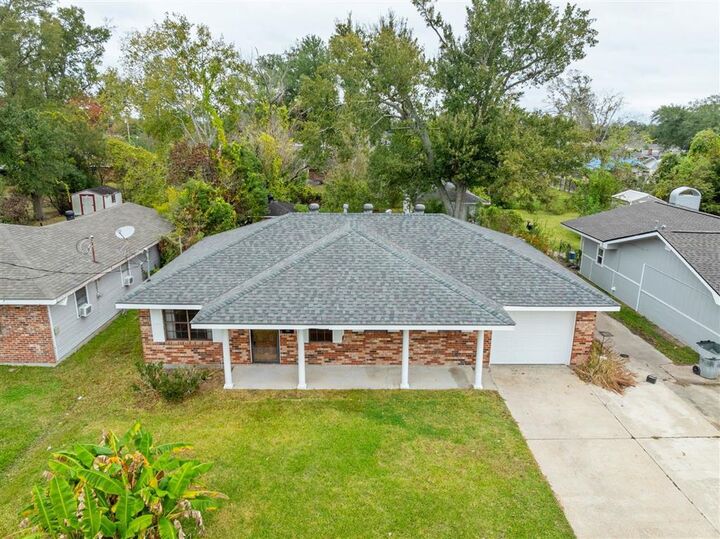 Property Photo:  1213 S Elton Court S  LA 70607 