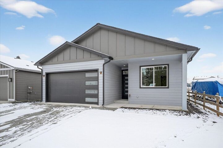 Property Photo: 18616 E Riverway Ave WA 99016