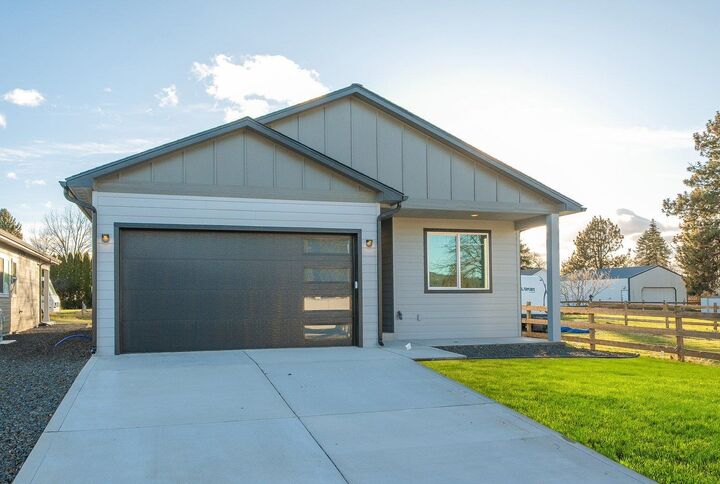 Property Photo: 18616 E Riverway Ave WA 99016