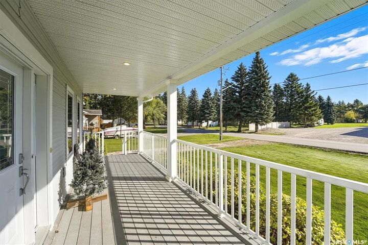 Property Photo:  4005 3rd Avenue W  SK S0K 4R0 