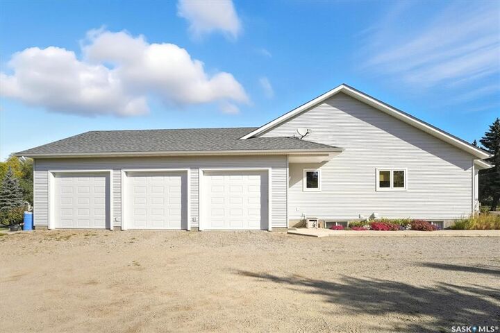 Property Photo:  4005 3rd Avenue W  SK S0K 4R0 