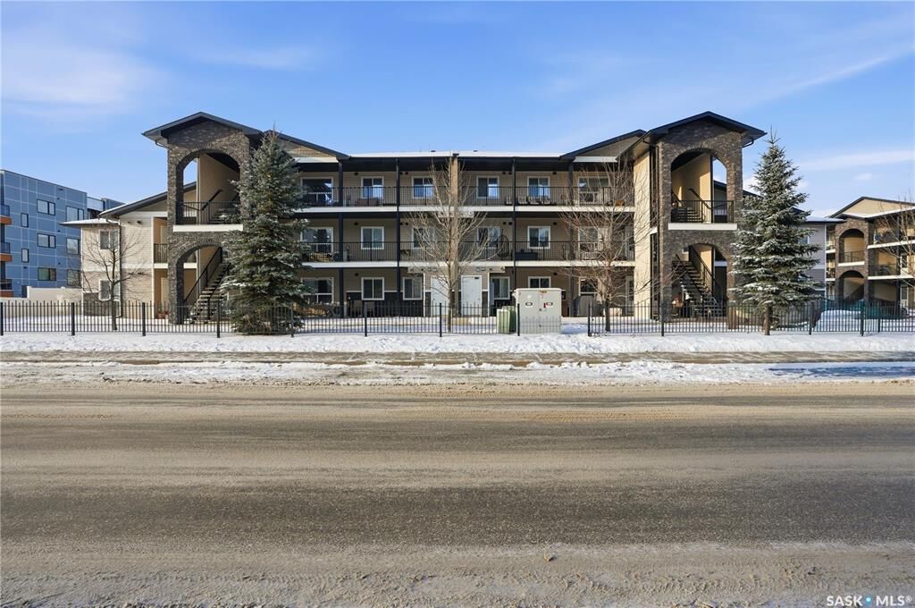 Property Photo: 125 Willis Crescent 116 SK S7T 0T1