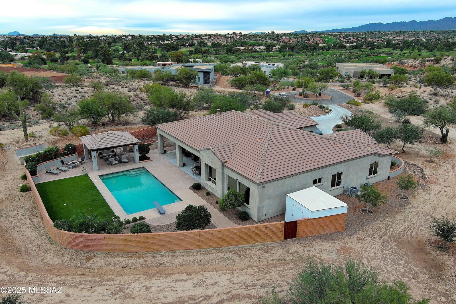 Property Photo:  2155 W National Ridge Place  AZ 85742 