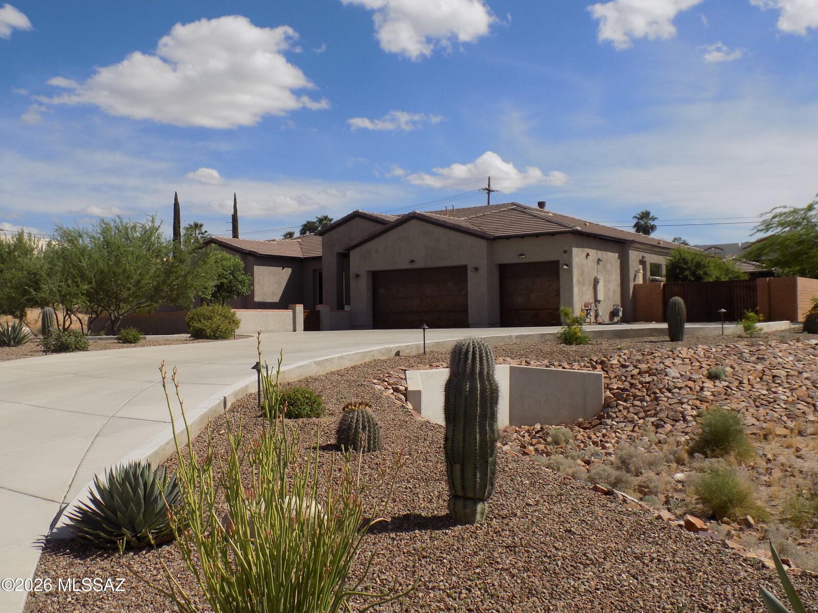 Property Photo:  2155 W National Ridge Place  AZ 85742 
