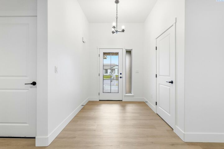 Property Photo: 6556 W 29th Ct WA 99338