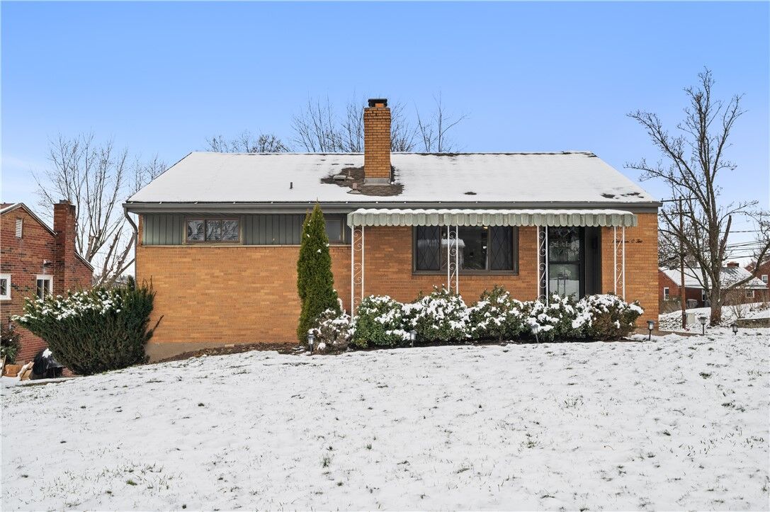 Property Photo: 1902 Worcester Drive PA 15243