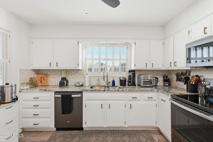 Property Photo:  10320 W Corte Del Sol Este --  AZ 85351 