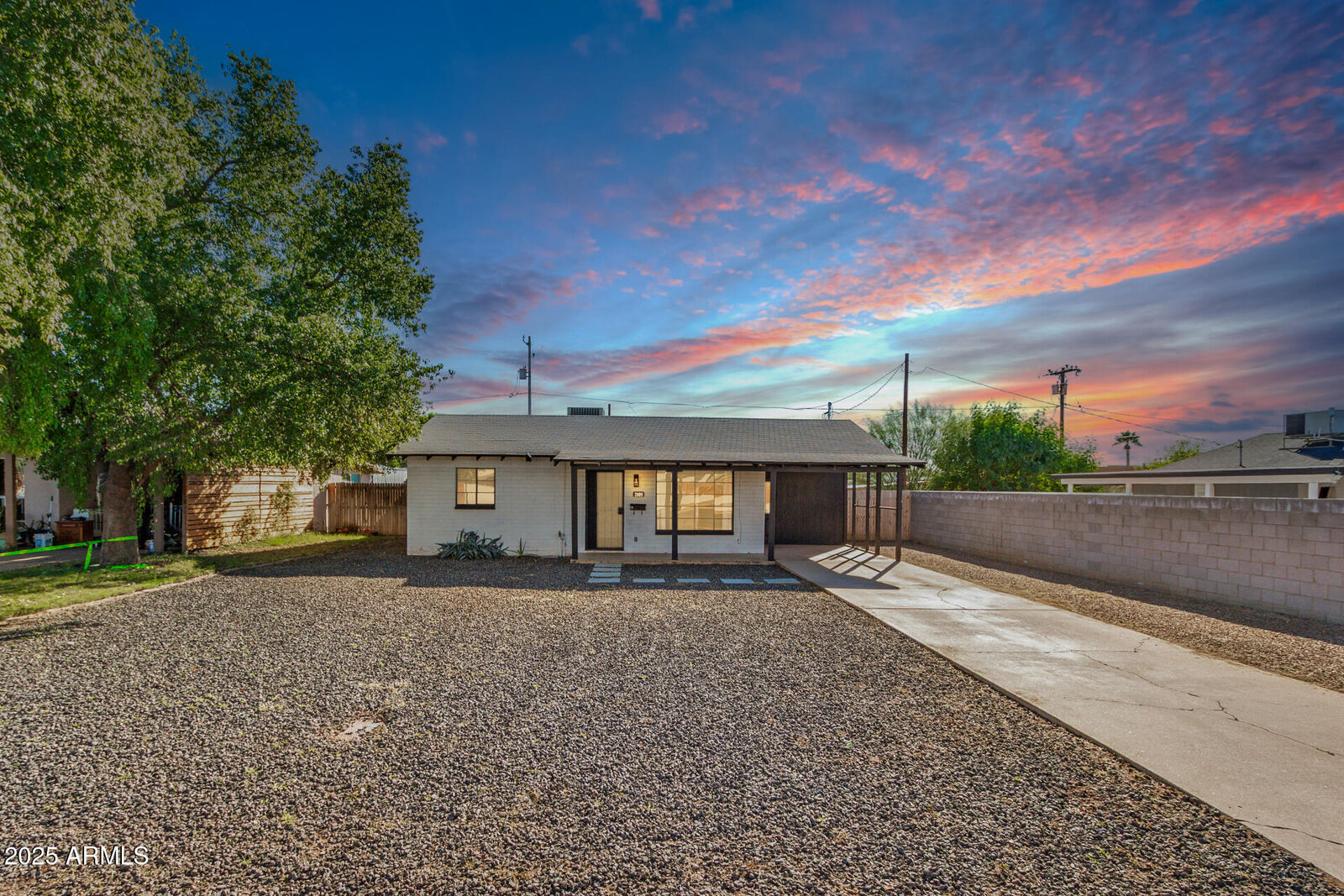 Property Photo: 2009 E Clarendon Avenue AZ 85016