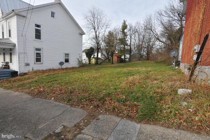 Property Photo:  323 E Burke Street  WV 25404 