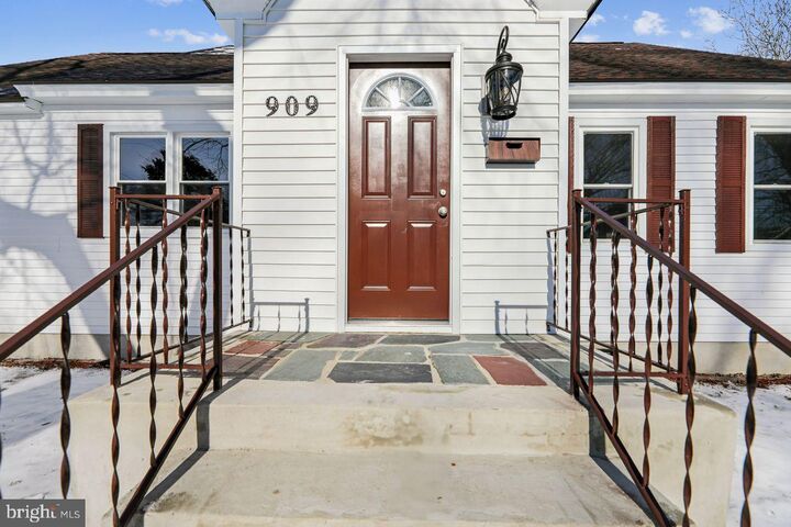Property Photo:  909 Johnson Street  MD 21804 