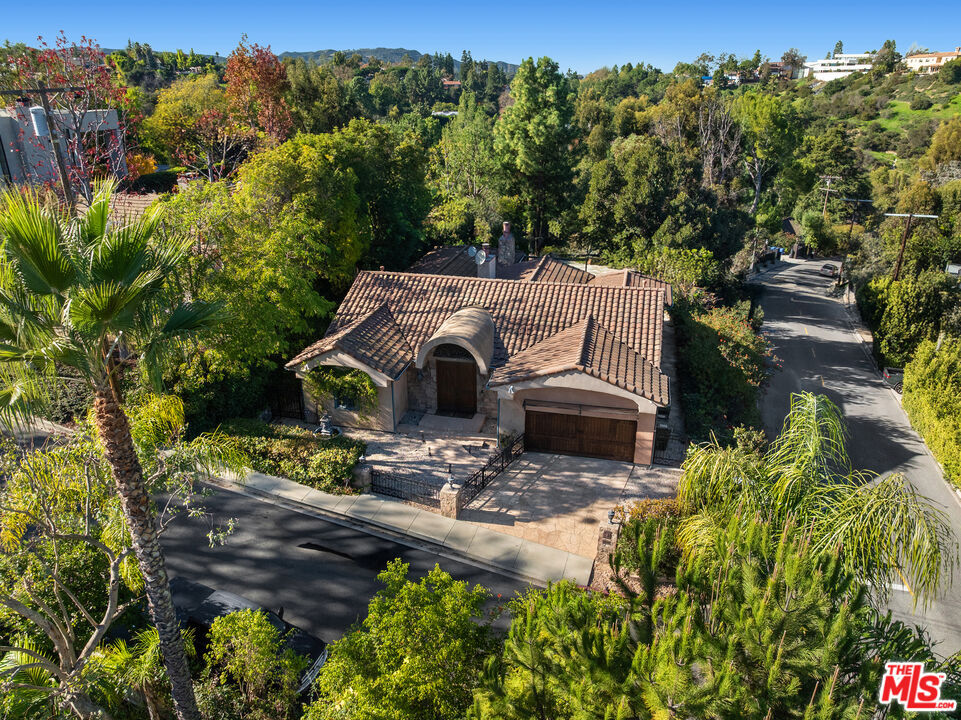 Property Photo: 15401 Brownwood Pl CA 90077