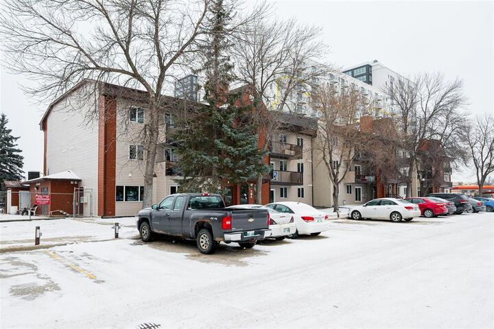 Property Photo: 1048 Bairdmore Boulevard MB R3T 5J7