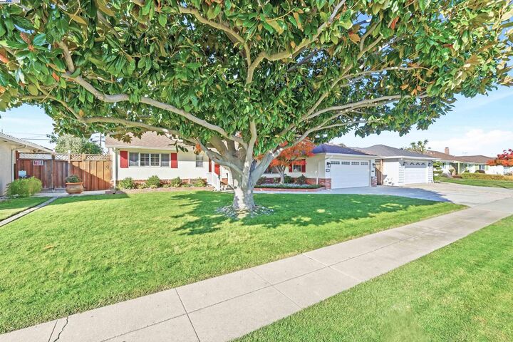 Property Photo: 5233 Vernon Ave CA 94536