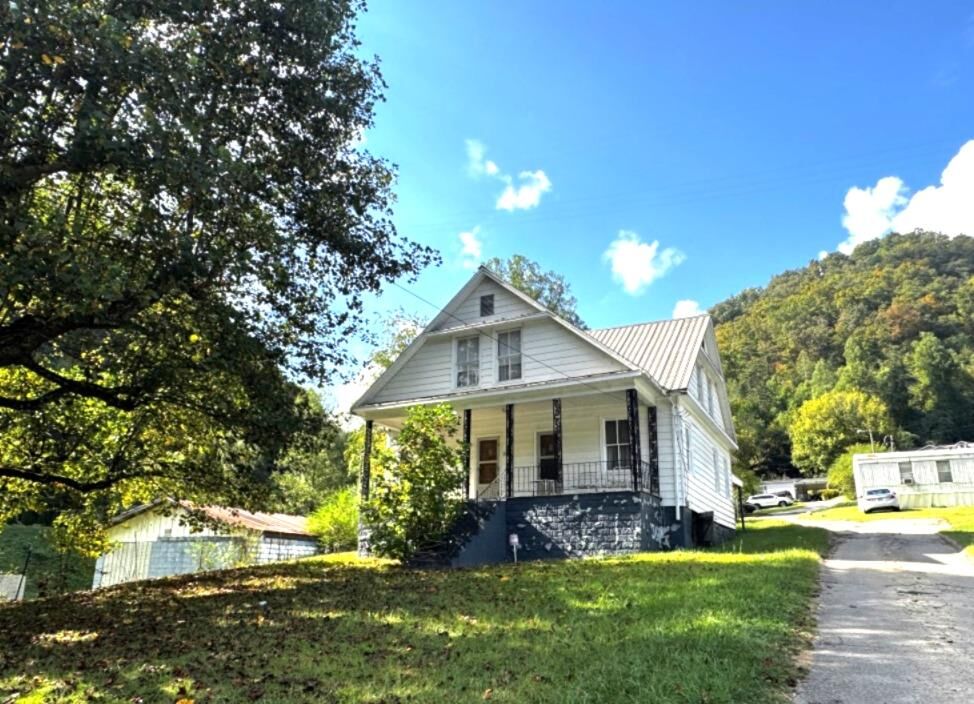 Property Photo: 1017 Marrowbone Creek Road KY 41522