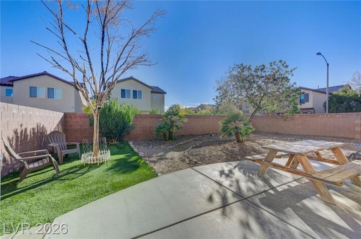 Property Photo: 7497 Glimmering Sun Avenue NV 89178