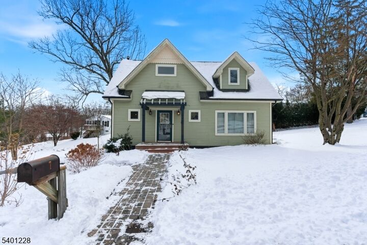 Property Photo:  7 Arrowhead Dr  NJ 07461 