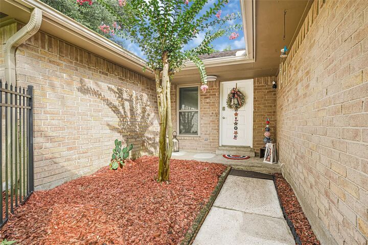 Property Photo: 1101 Killarney Avenue TX 77546