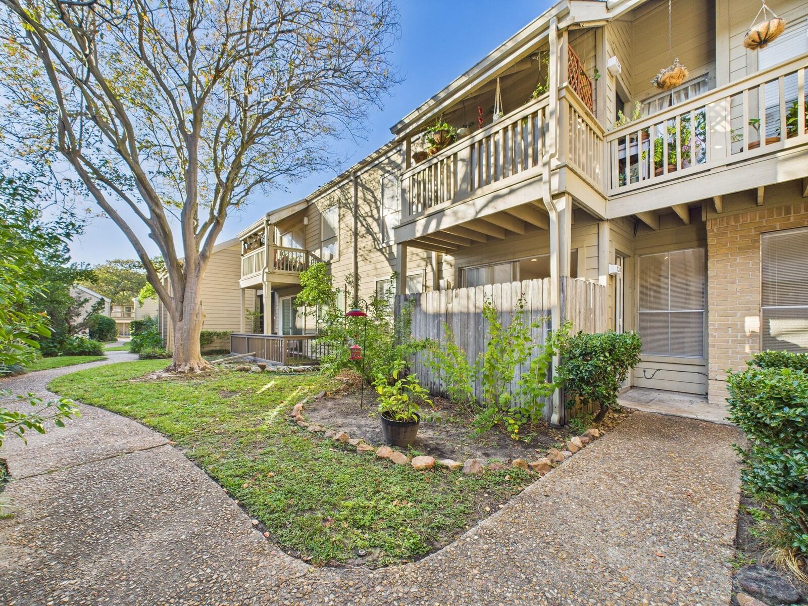 Property Photo: 2100 Tanglewilde Street 133 TX 77063