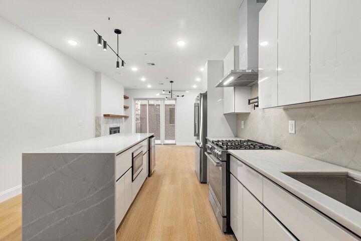 Property Photo:  192 Cambridge Ave 1  NJ 07307 