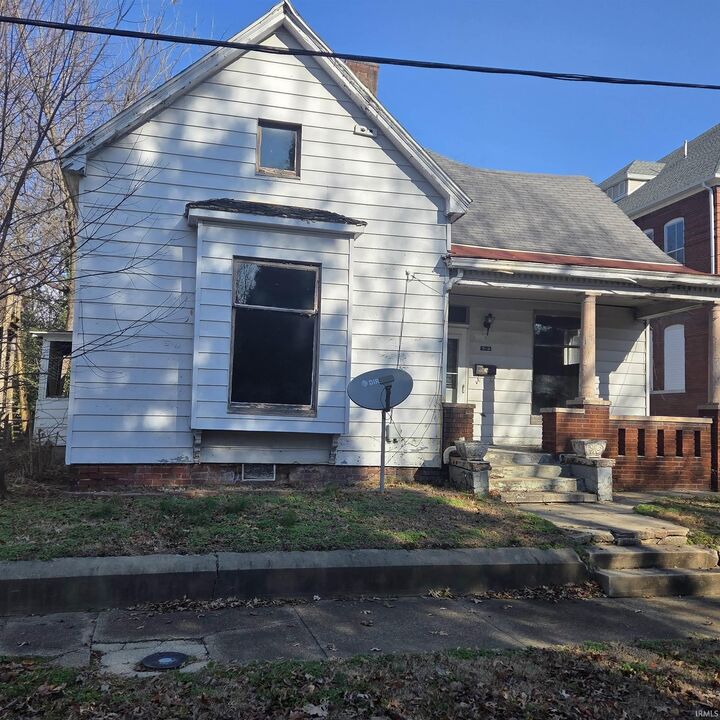 Property Photo: 315 W Walnut Street IN 47601