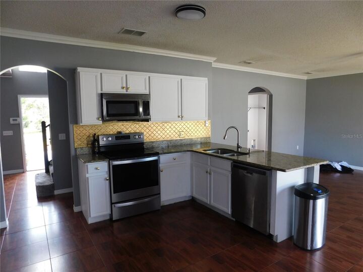 Property Photo:  609 Linnet Court  FL 34759 