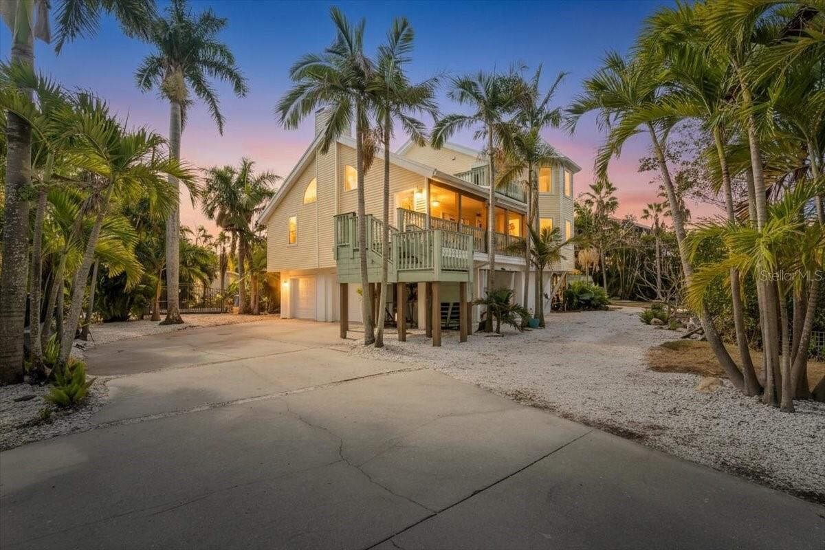 Property Photo: 1015 Bayshore Drive FL 34250