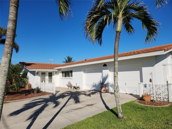 Property Photo:  2215 Palm Tree Drive  FL 33950 