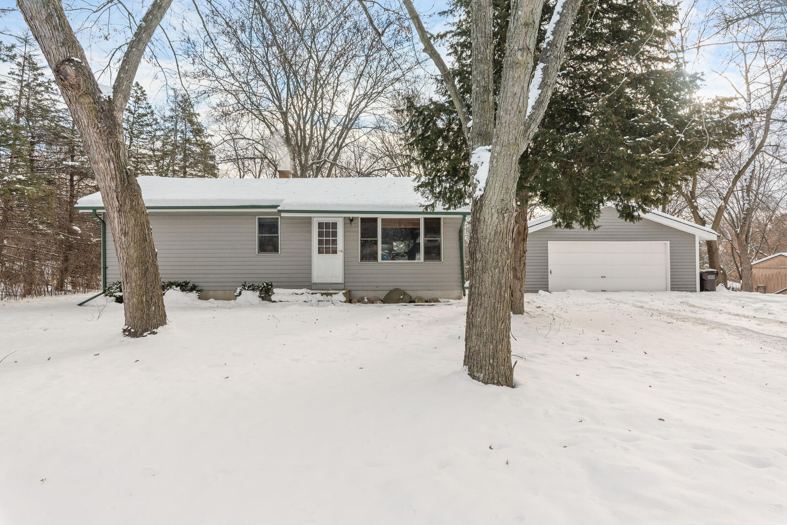 Property Photo: 2828 S Franklin Dr WI 53151