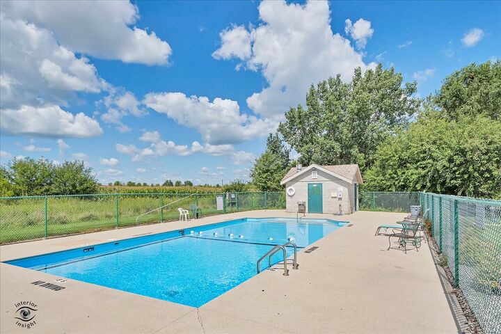 Property Photo:  608 Huntington Court  IL 60914 