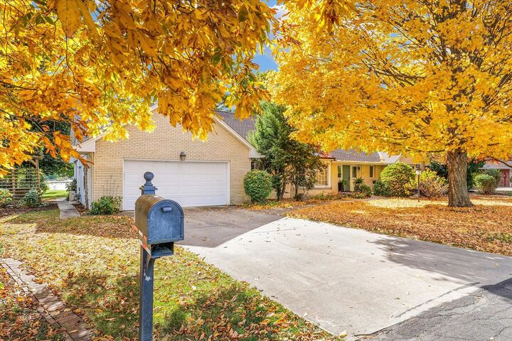 Property Photo:  3 Lake Park Road  IL 61822 