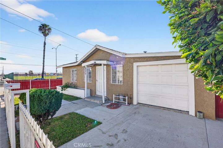 Property Photo:  806 W Spruce Street  CA 90220 