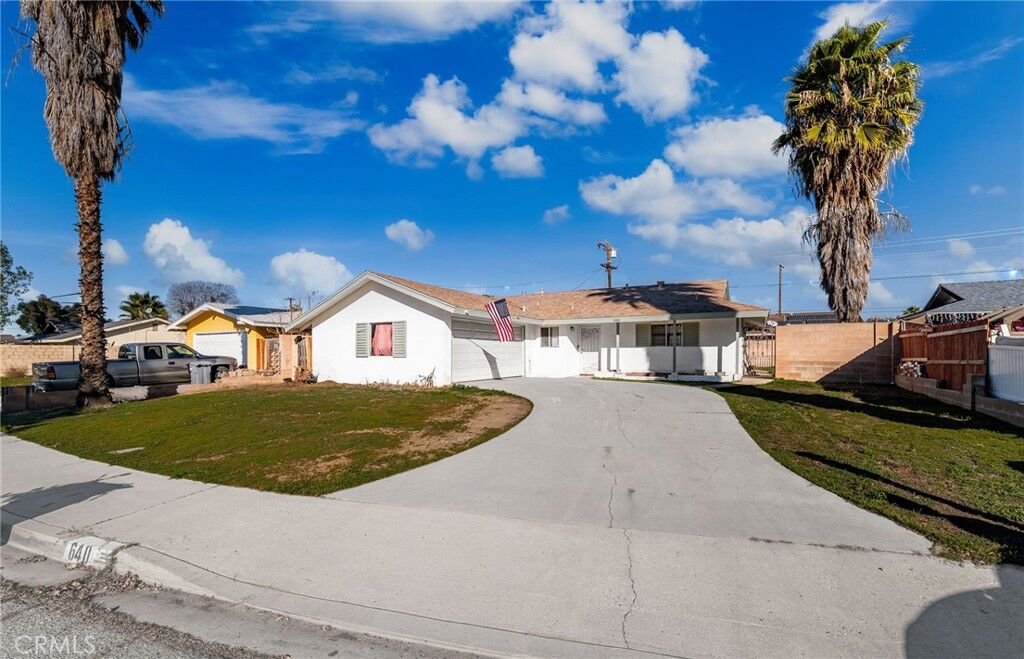 Property Photo:  640 Vista De Loma  CA 92543 