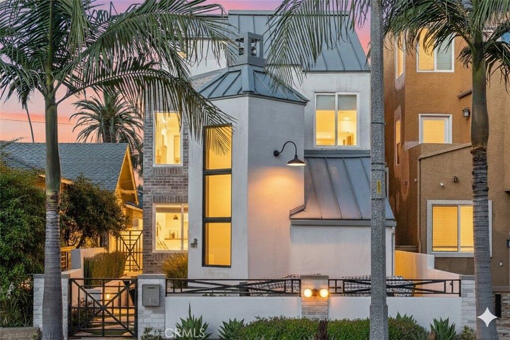 Property Photo:  509 8th Street  CA 92648 