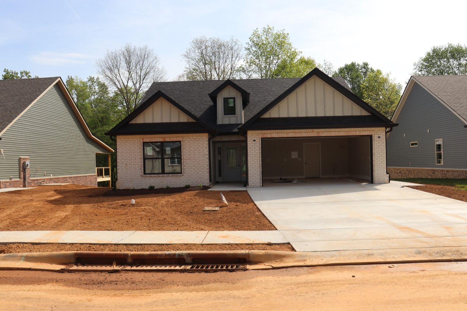 Property Photo:  609 Willow Park Dr  TN 37043 