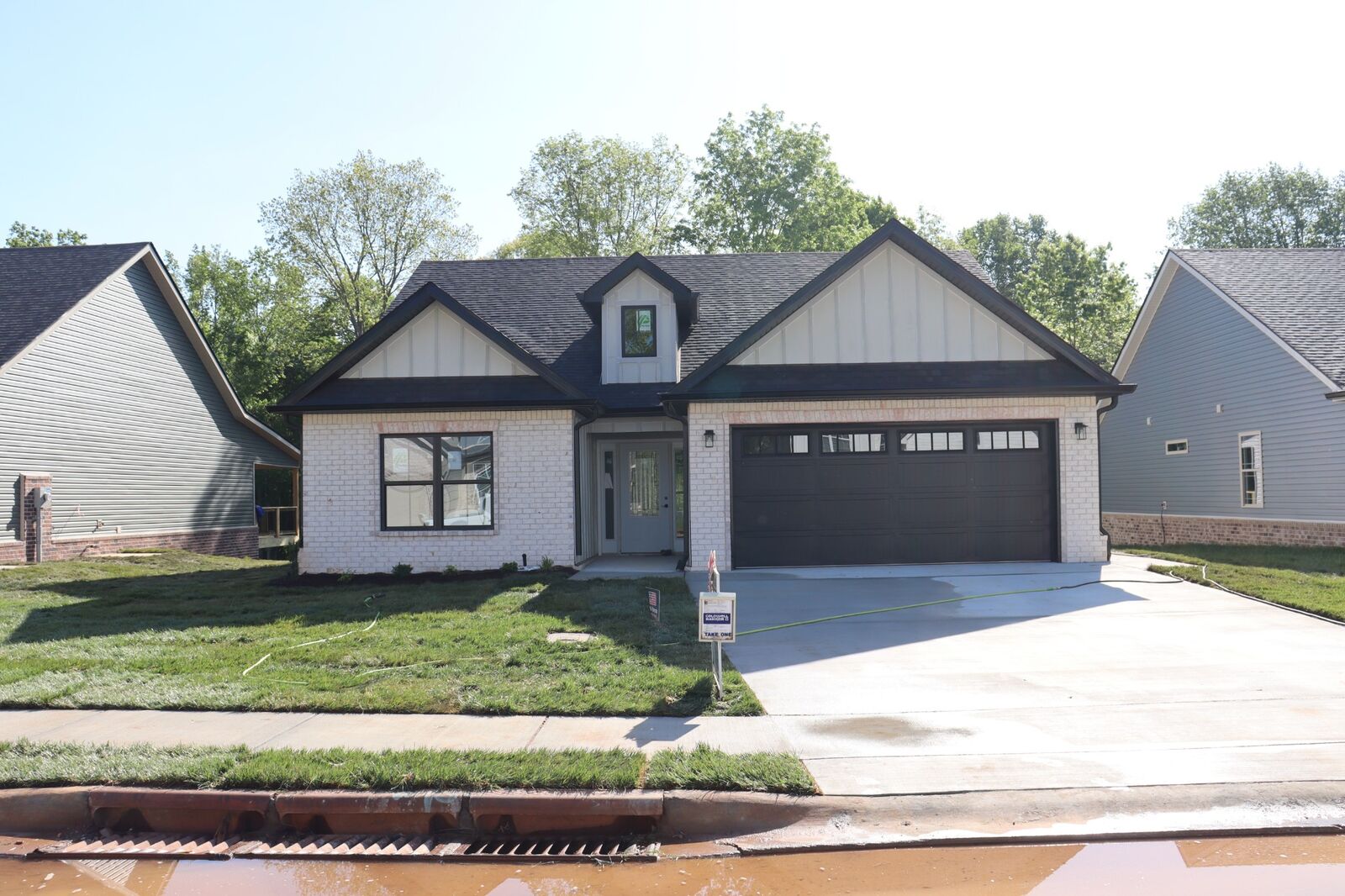Property Photo:  609 Willow Park Dr  TN 37043 