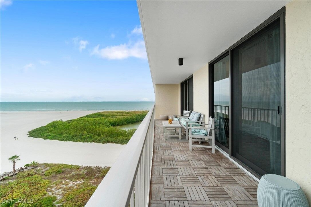 Property Photo:  380 Seaview Court 1209  FL 34145 