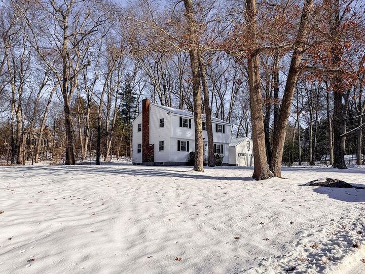 Property Photo: 1 Old Coach Road NH 03051