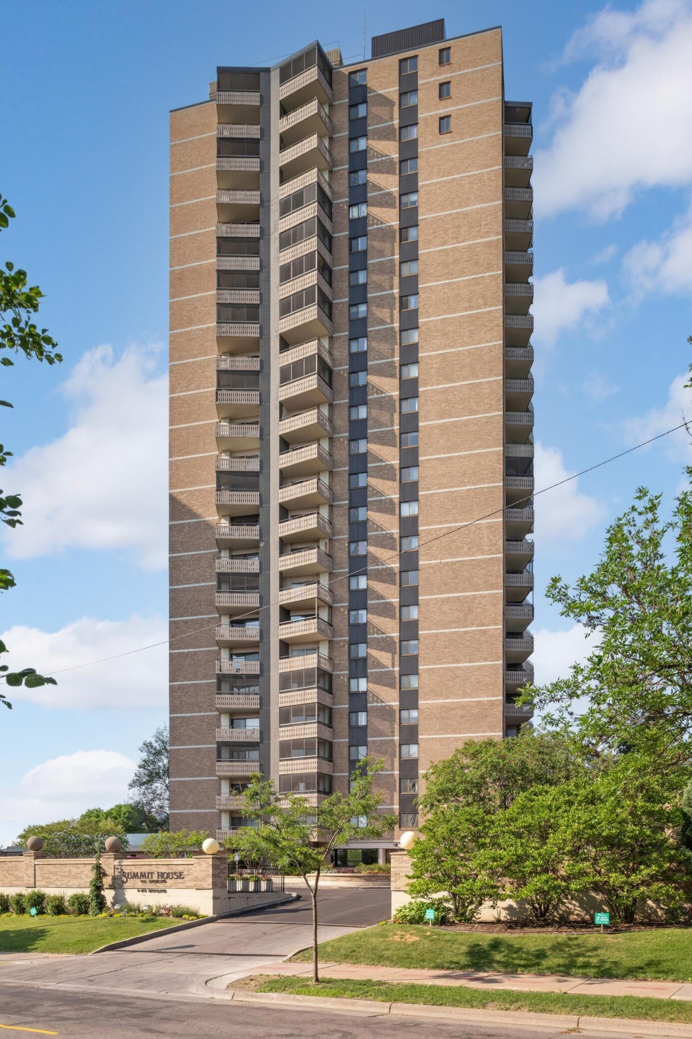 Property Photo:  400 Groveland Avenue 413  MN 55403 
