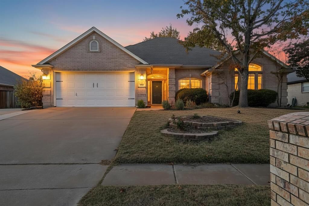 Property Photo: 324 Woodcrest Drive TX 76179