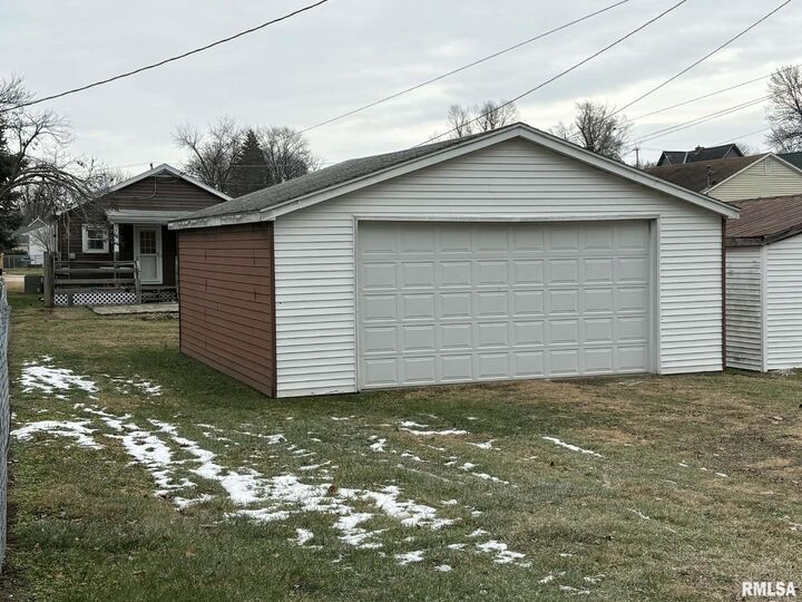 Property Photo:  810 S 17th Street  IL 62301 