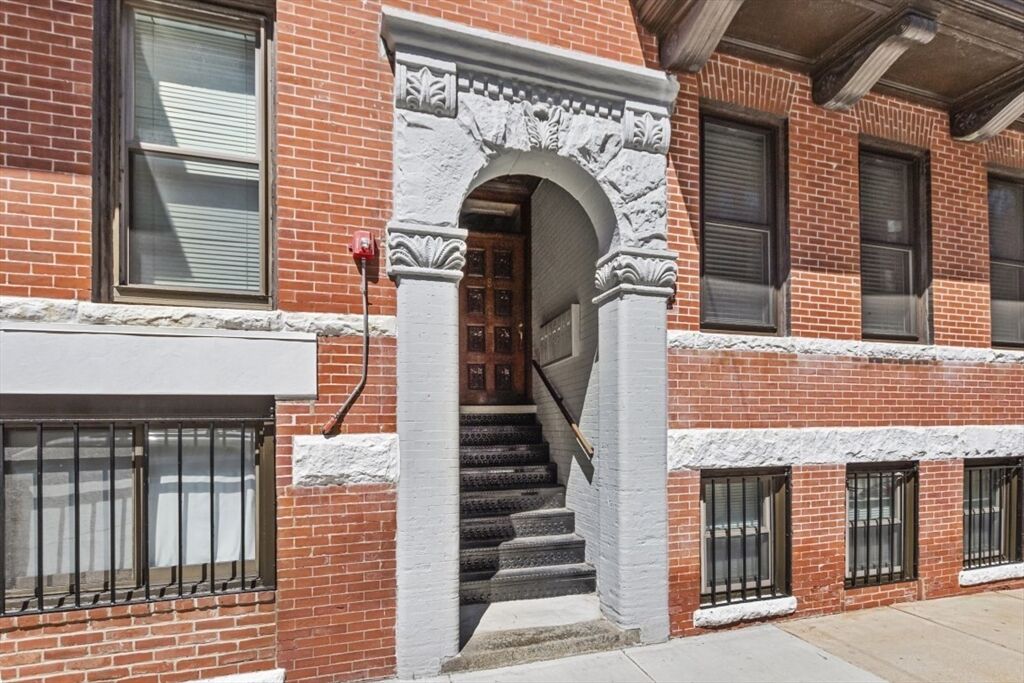 Property Photo:  8 Battery Street 8  MA 02109 