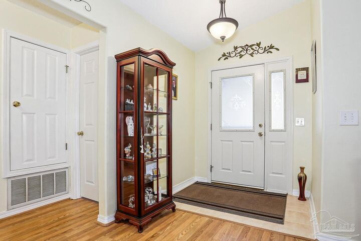 Property Photo:  8080 Castle Pointe Way  FL 32506 