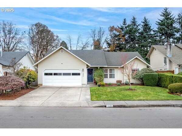 Property Photo:  1230 Risden Pl  OR 97404 