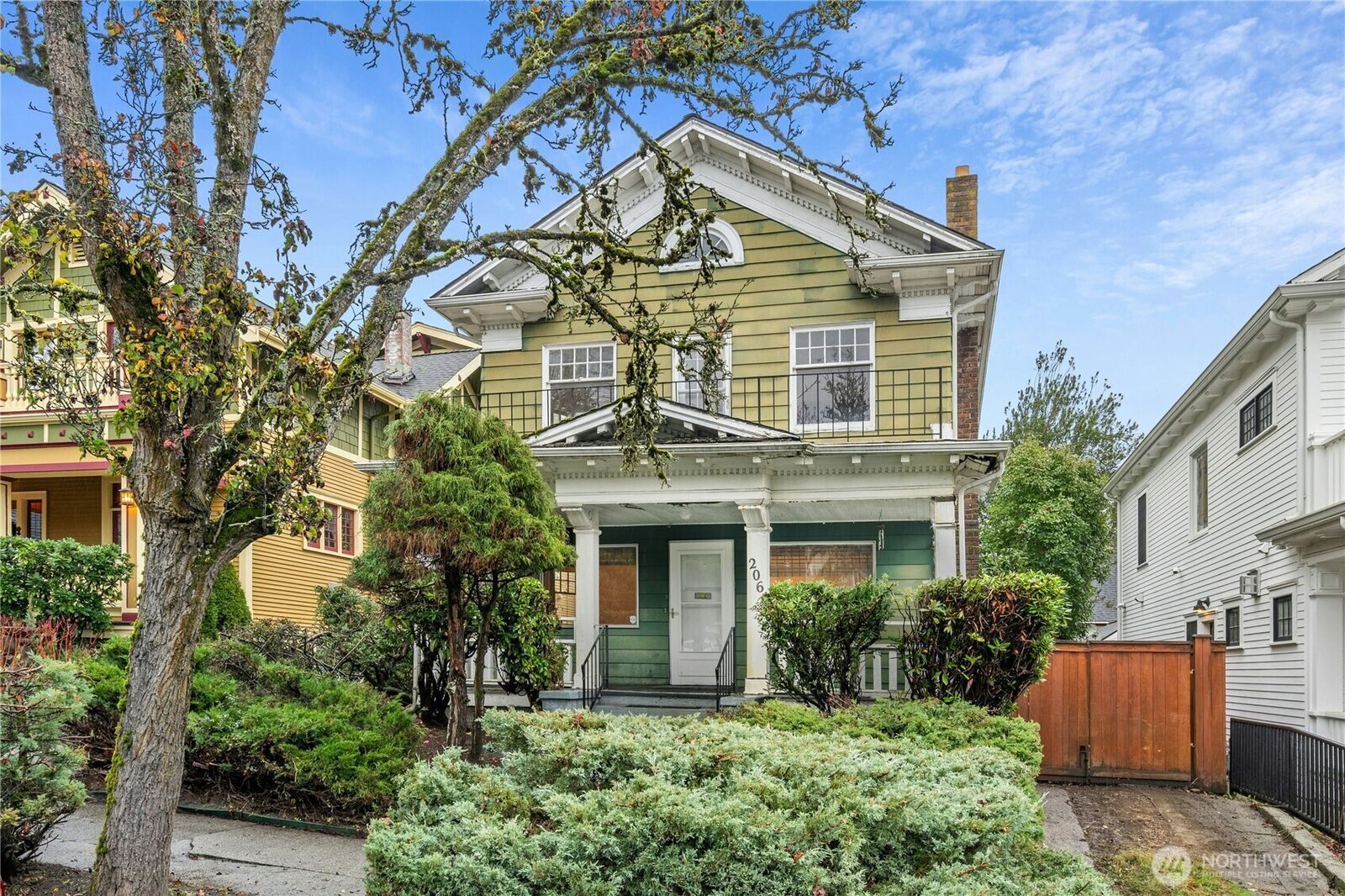 Property Photo: 206 32nd Avenue WA 98122