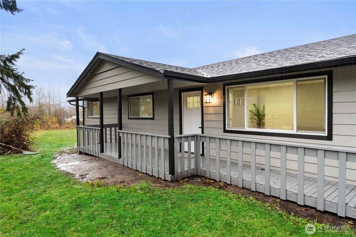 Property Photo:  10417  234th Street E  WA 98338 