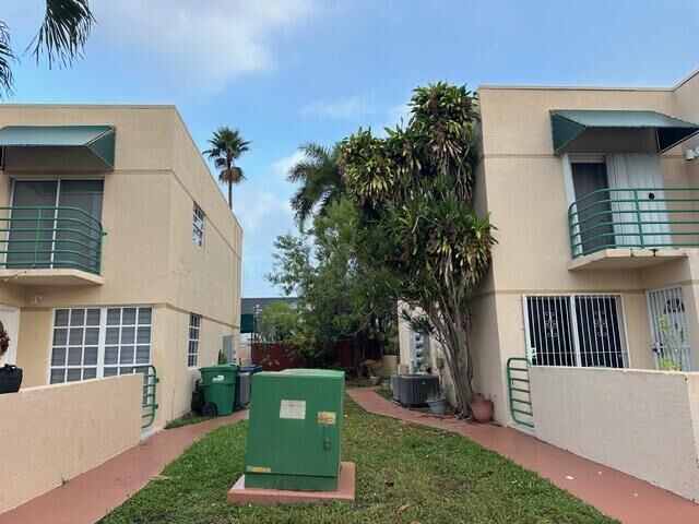 Property Photo:  11825 SW 18th Terrace 73  FL 33175 